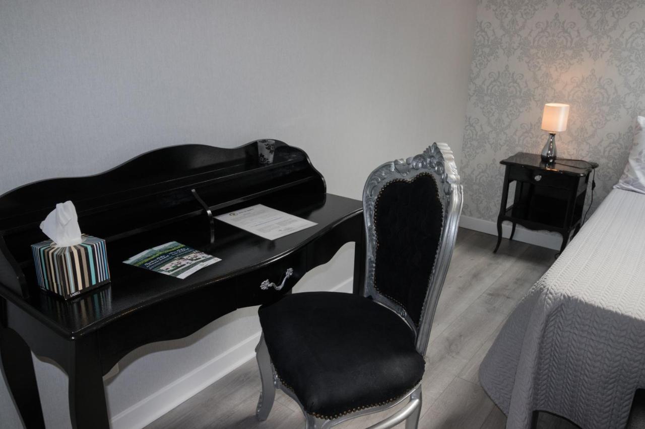 Chambres D Hotes Au Domaine De Robert フルーリー エクステリア 写真